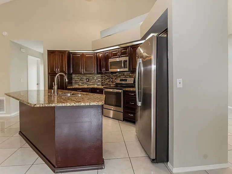 825 Virginia Woods Ln — Photo 7