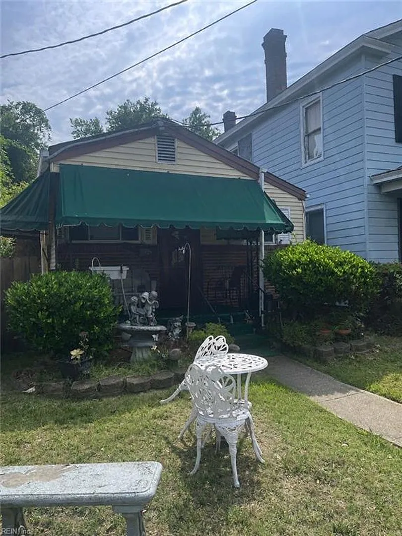 2126 Chestnut Avenue — Photo 1