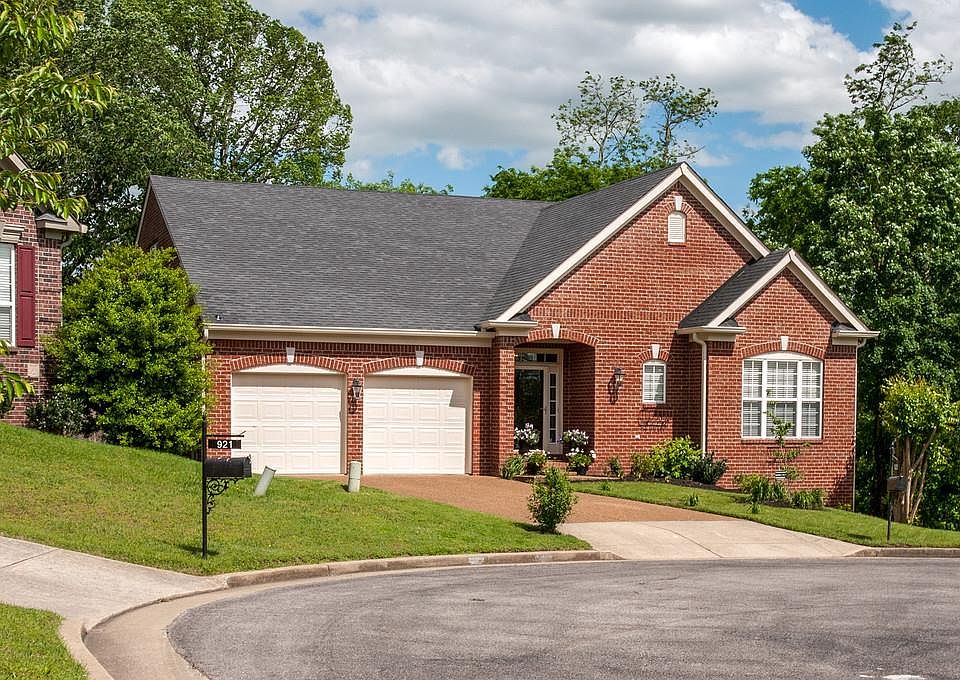 1st image of 925 Dundonnell Pl