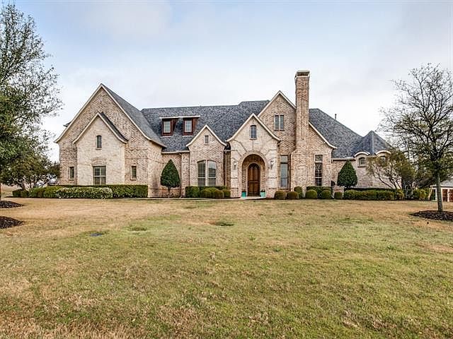 1st image of 2741 Lakeview Dr