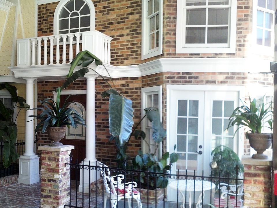1st image of 610 Broadway APT 18