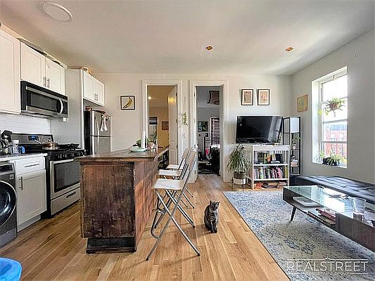 5th image of 858 Jefferson Ave #3H