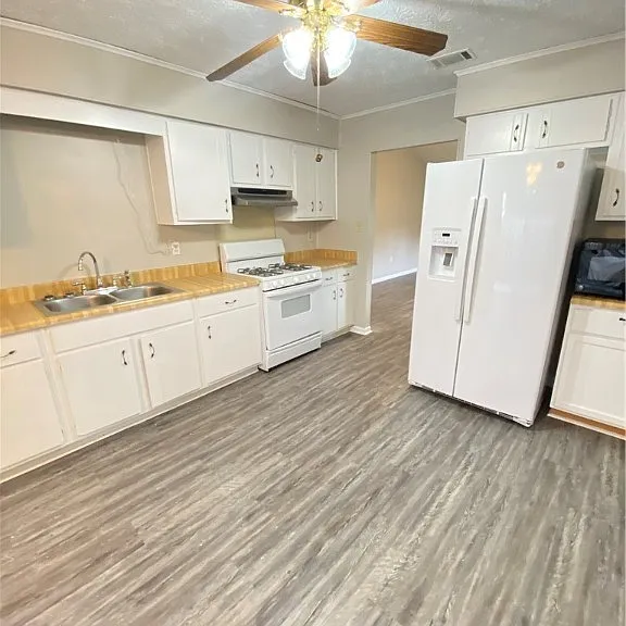 2303 Beaumont Dr — Photo 6