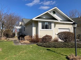 301 Timber Ridge Dr, Camillus, NY 13031