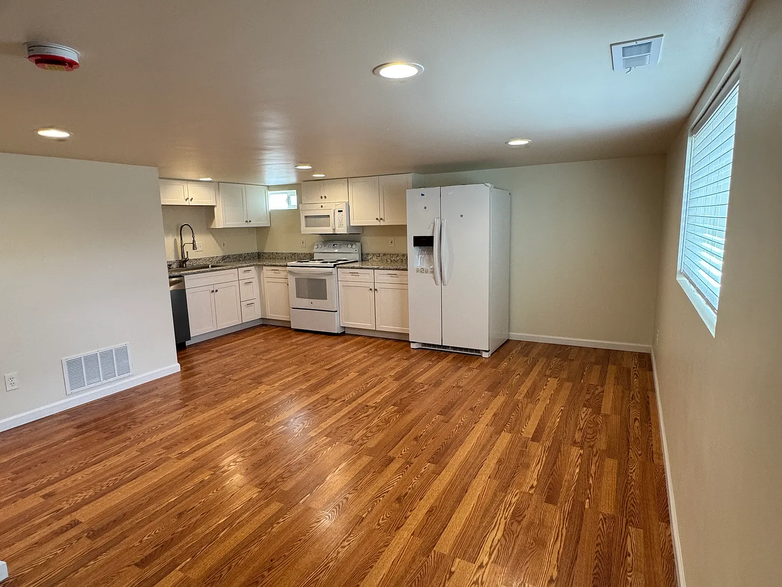 2 bed, 1000 sqft, $1,500 — Photo 2