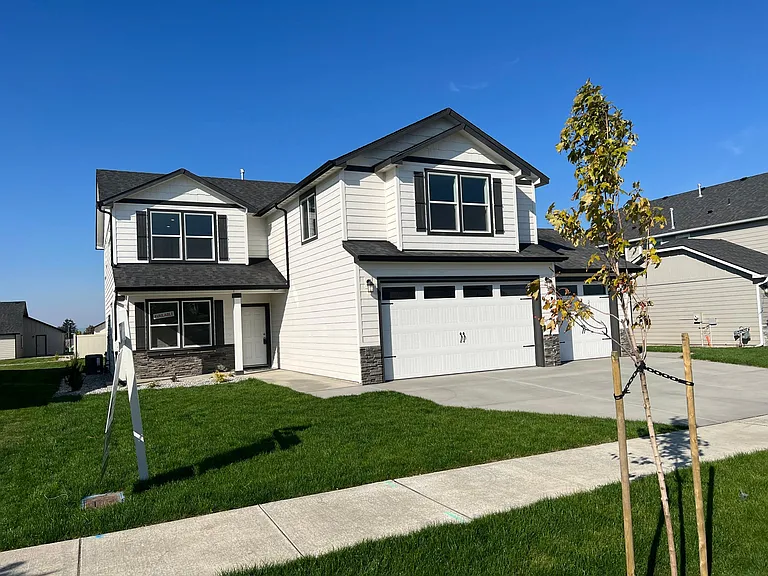 3921 Lynn St — Photo 1