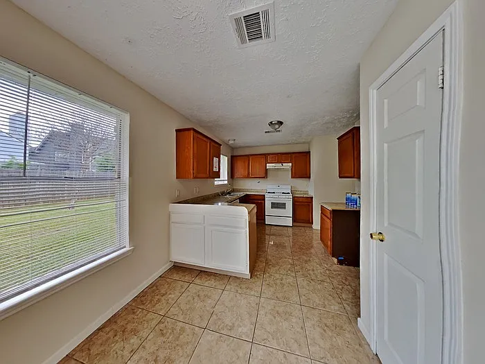 907 Briarcreek Dr — Photo 7