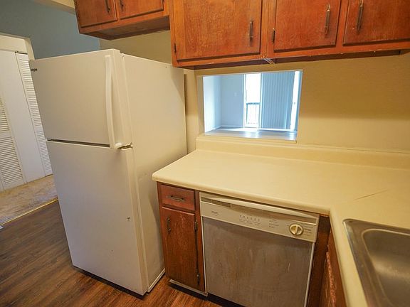 5th image of 2325 W Pensacola St APT 223