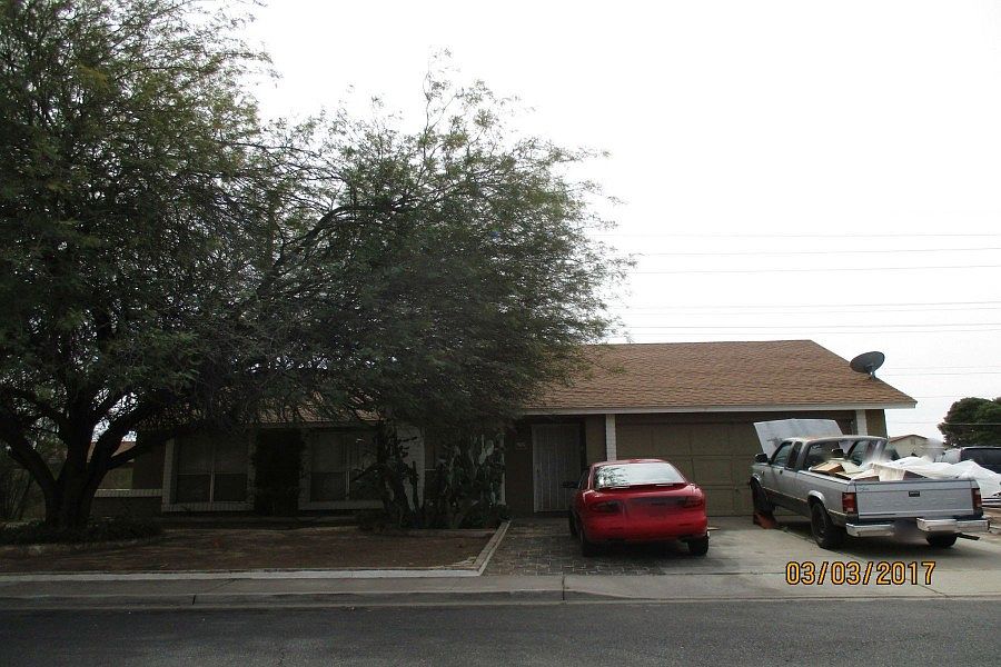 1st image of 925 E Greenway St