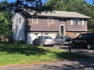 17 Willoughby St, Brentwood, NY 11717