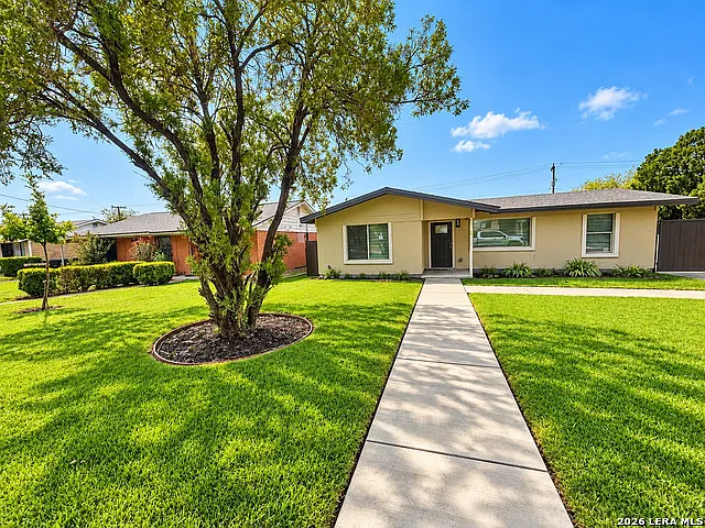 3 bed, 2.0 bath, 1204 sqft, $1,800 — Photo 3