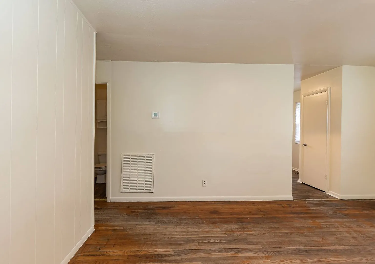 Three Bedroom SFH — Photo 4