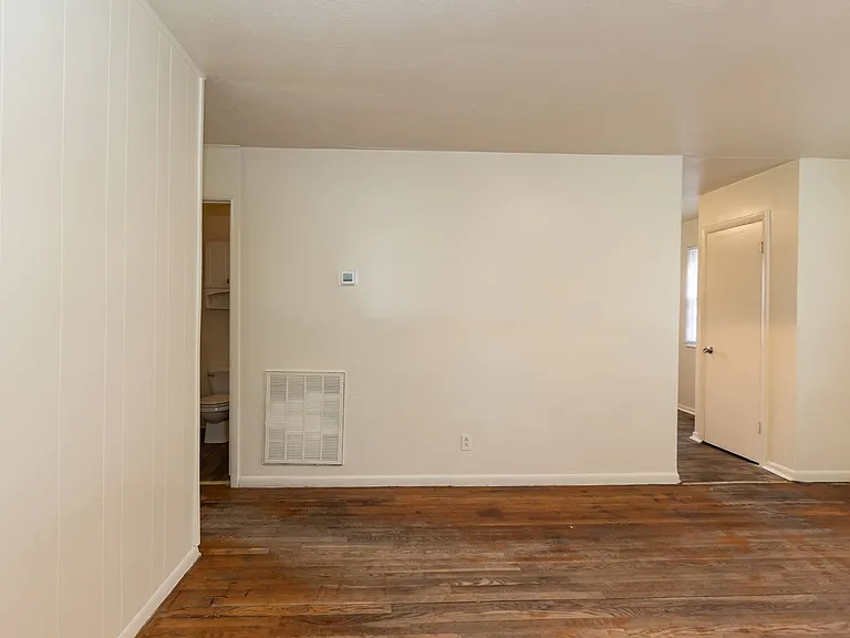 1210 Truman St — Photo 4