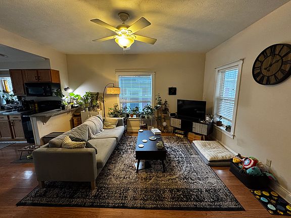 4th image of 218 E Crain Ave Unit A