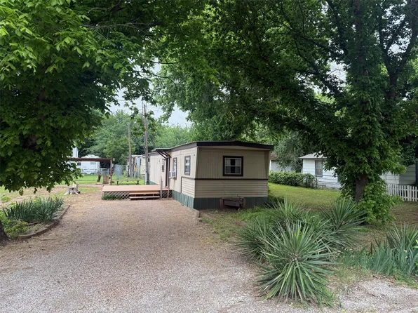 5423 Clear View Dr, Granbury, TX 76048