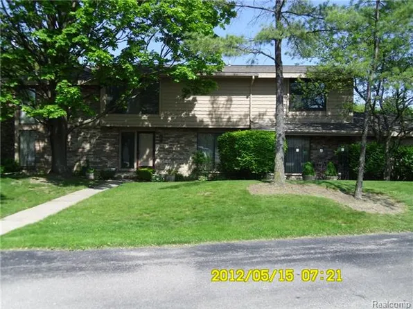 7346 Creek View Ct #1, West Bloomfield, MI 48322