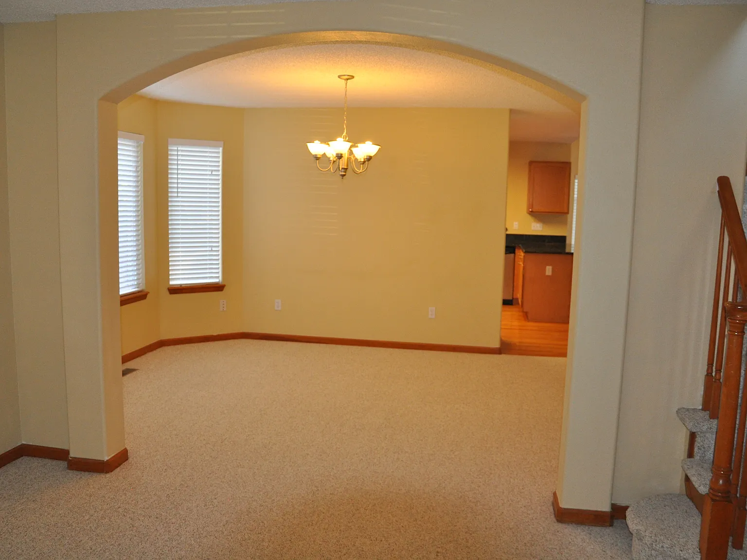 5 bed, 3.5 bath, 3498 sqft, $3,950 — Photo 3