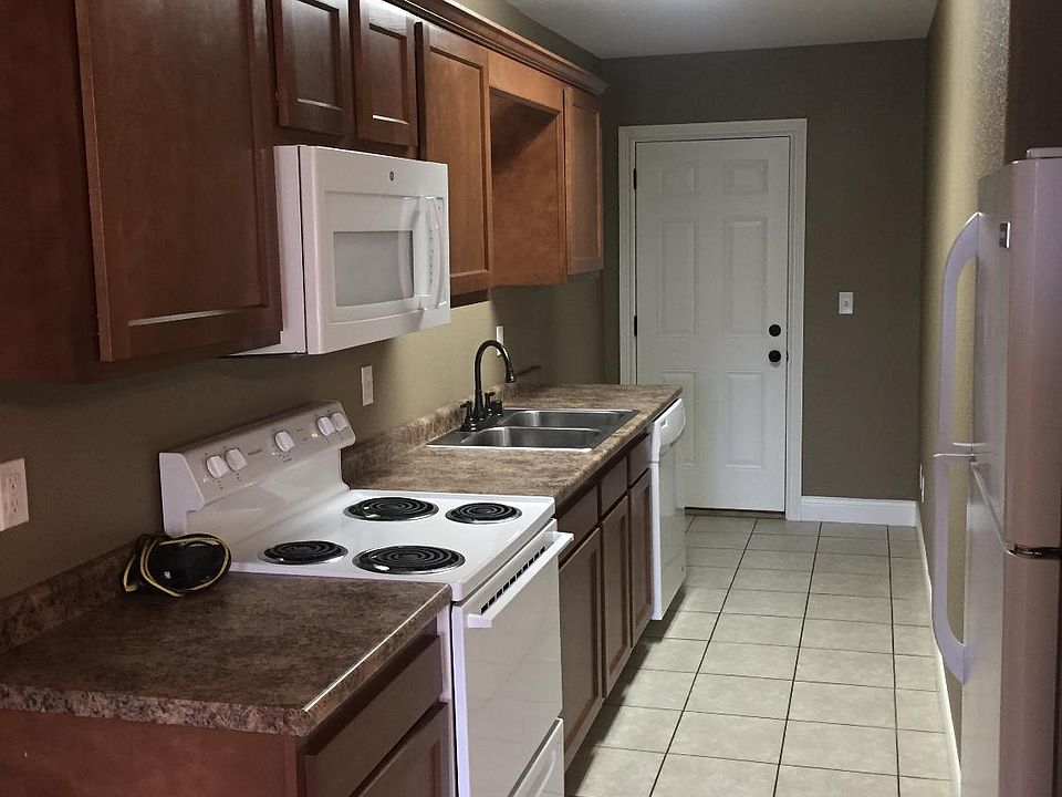 2nd image of 1613 Miller St