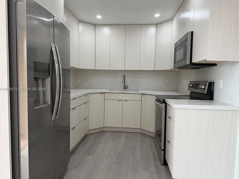 3021 W 76th St #C-201 — Photo 4