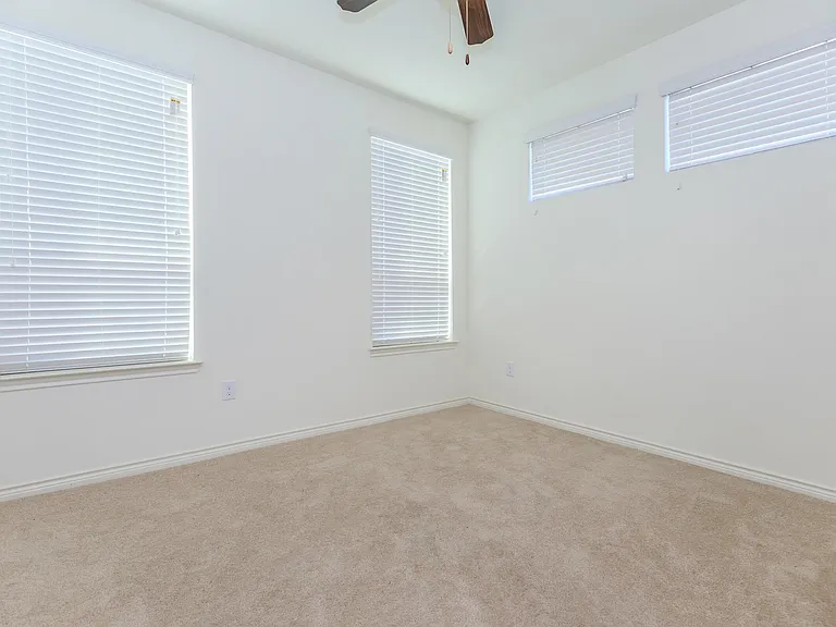 Campus Apartments — Photo 38