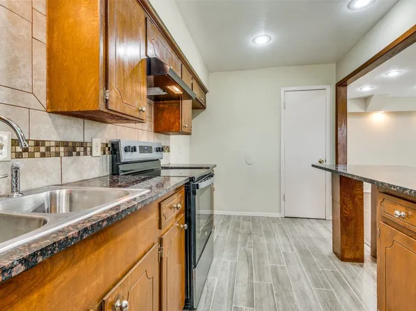 110 Crandall Rd #112, Irving, TX 75060