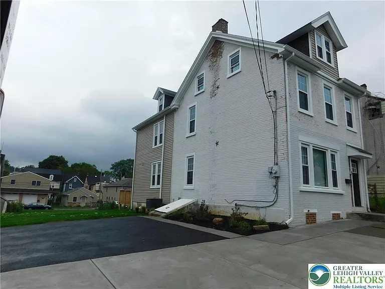 68 W Union Blvd — Photo 2