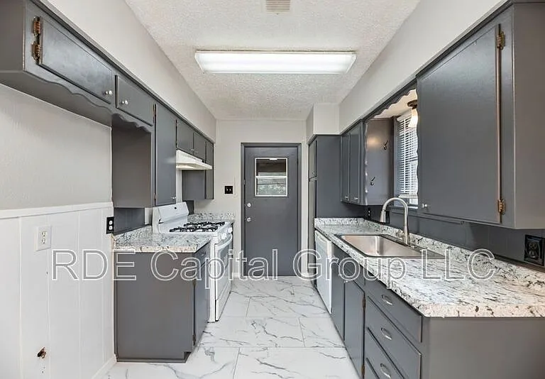 8013 Emerald Hills Way — Photo 10
