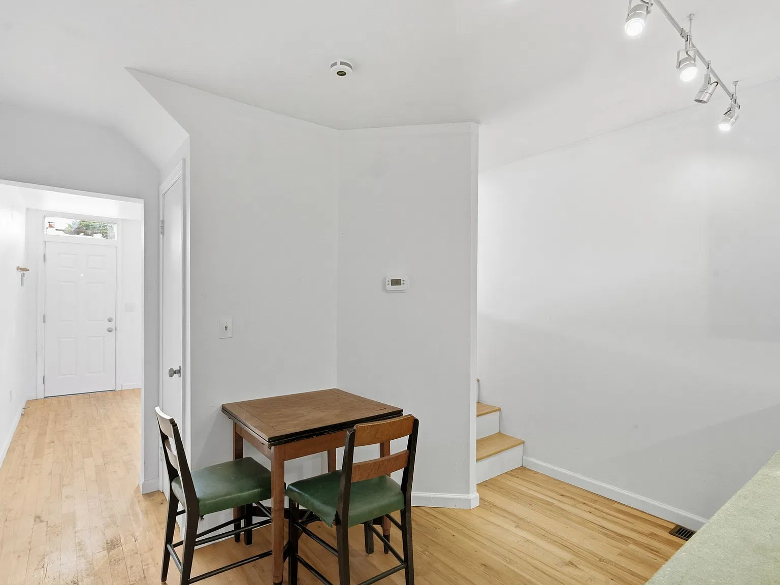 2 bed, 840 sqft, $1,500 — Photo 2