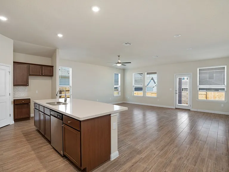8202 Dampton Ln — Photo 5