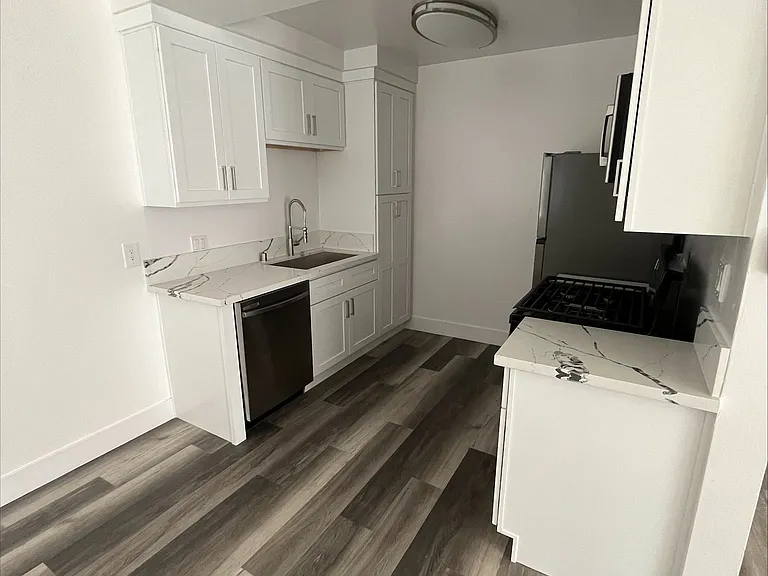 4028 W 137th St — Photo 3