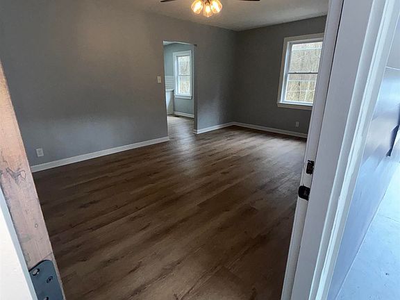 2nd image of 619 Pinewood Ave