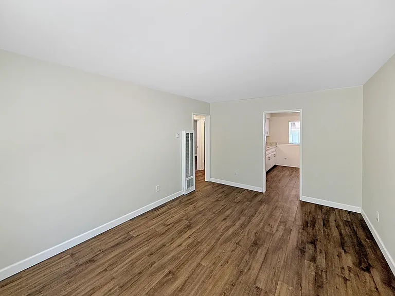 4835 Niagara Ave #2 — Photo 4