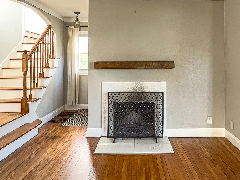 1340 E South St — Photo 8