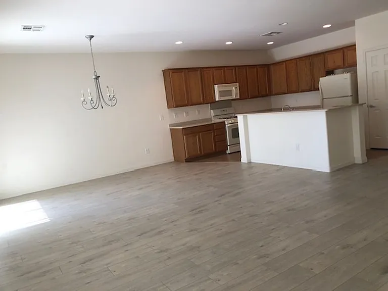 2103 Sawtooth Mountain Dr — Photo 5