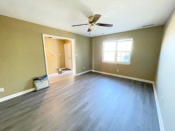 3rd image of 105 Hillridge Ct APT A