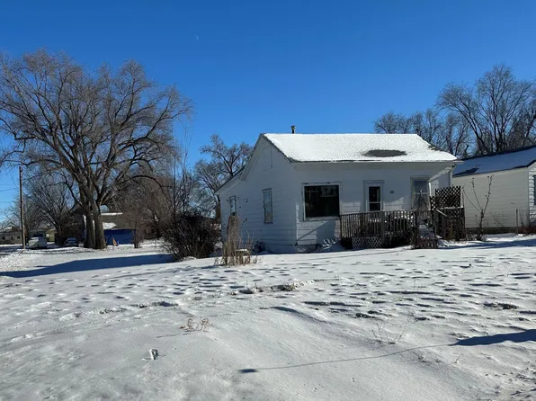 104 Ohio Ave SW, Huron, SD 57350
