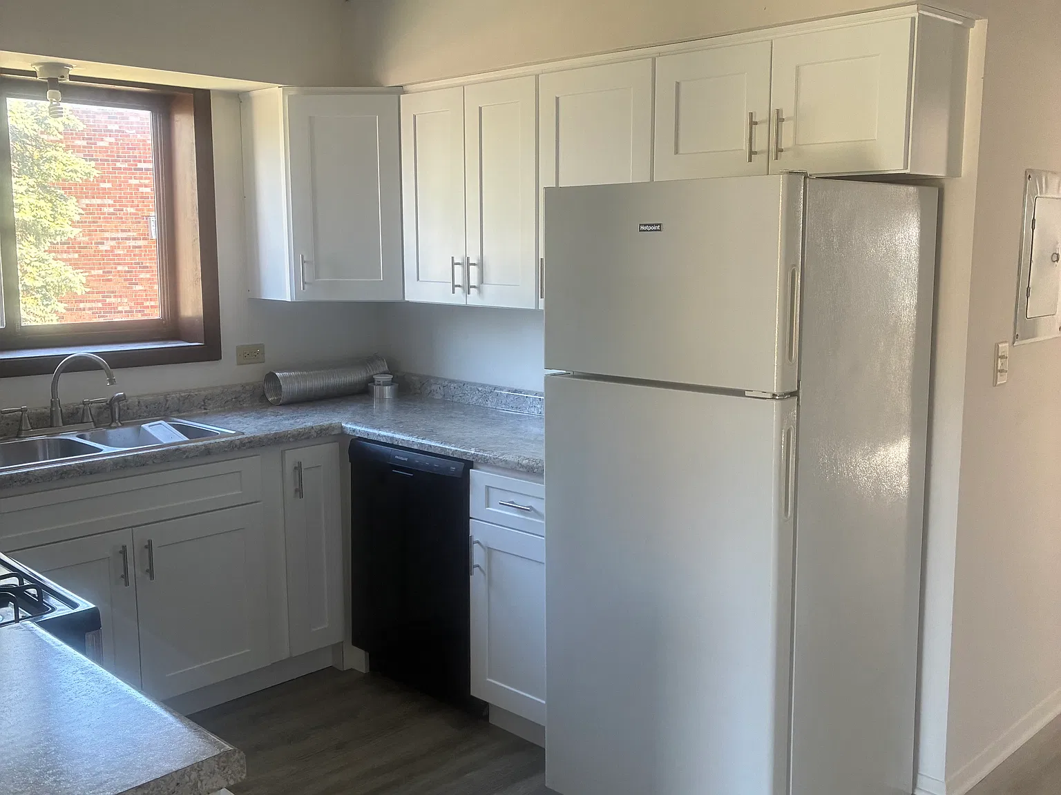 2 bed, 950 sqft, $1,725 — Photo 3