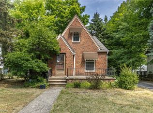 3959 Delmore Rd, Cleveland Heights, OH 44121