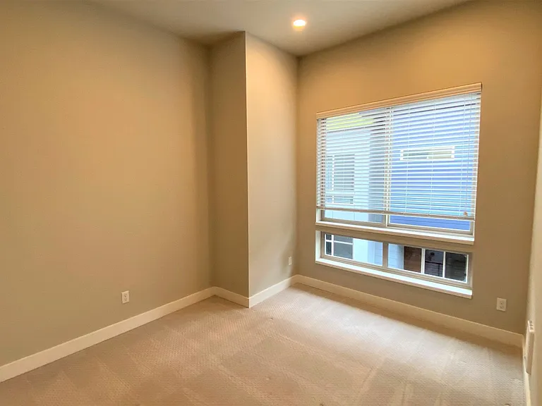 16378 NE 12th Pl — Photo 16