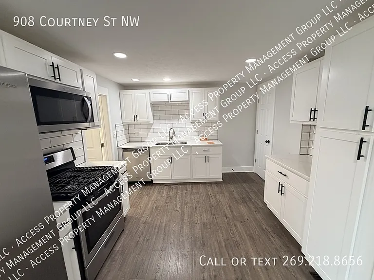 908 Courtney St NW — Photo 9