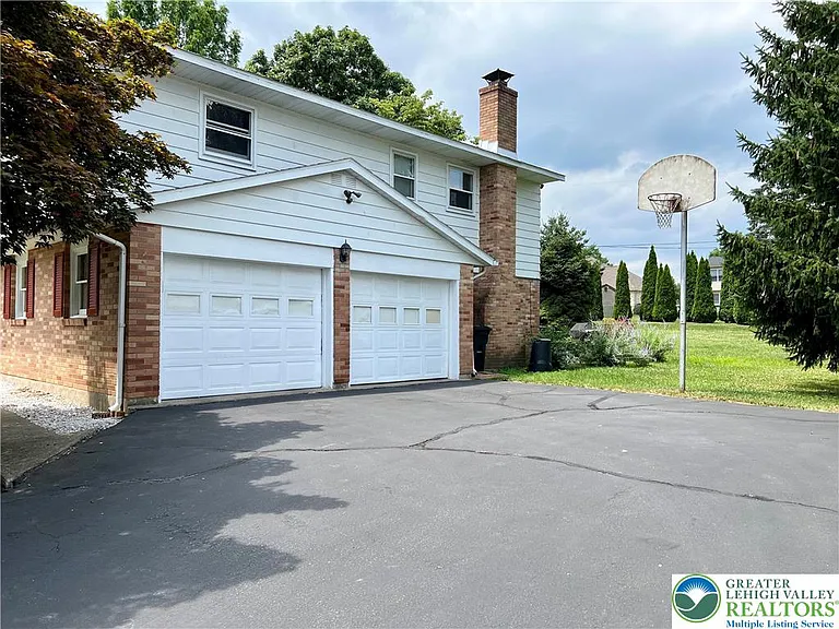 1160 Brentwood Ave — Photo 12