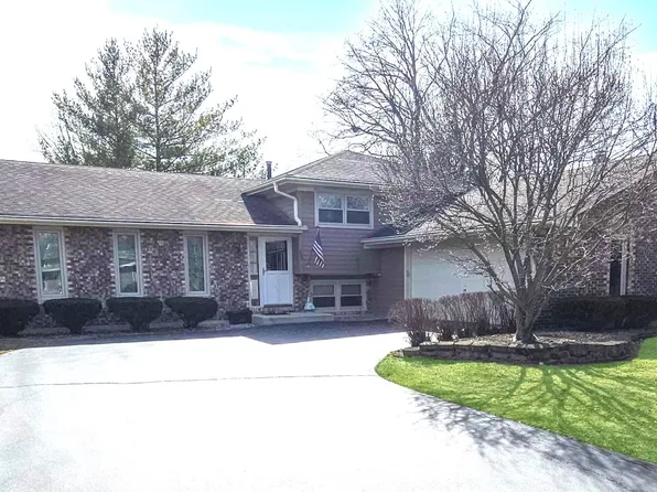 30W285 McGregor Ln, Naperville, IL 60563