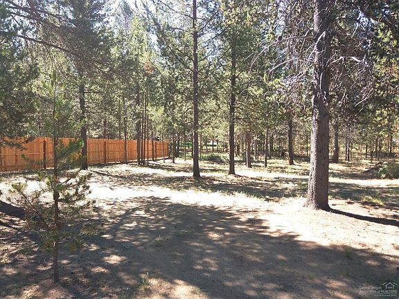 3rd image of 16137 Snowberry Ln