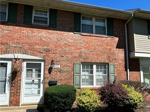 31624 N Marginal Dr APT D, Eastlake, OH 44095