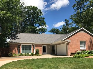 2701 Oakwood Dr SE, East Grand Rapids, MI 49506