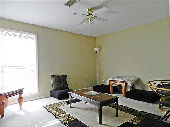 4th image of 817 Lake Terrace Dr