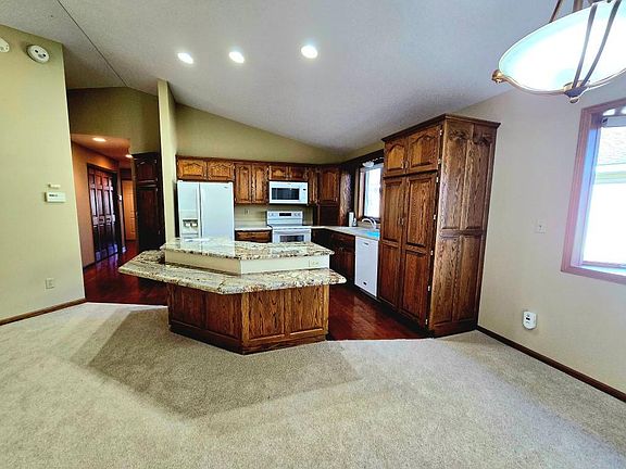 4th image of 642 Jenisa Dr