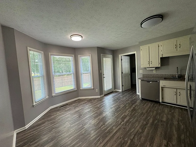 110 S Dove Ct — Photo 23