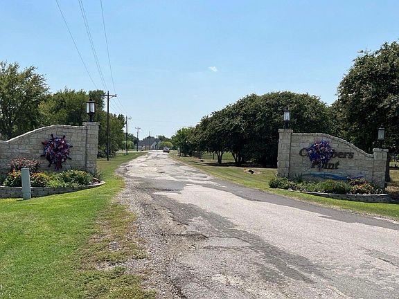 4th image of Lakeside Ln