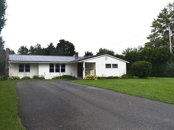 11 North Street, Newport, ME 04953
